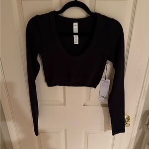 ALO Yoga Black Long Sleeve Crop Top